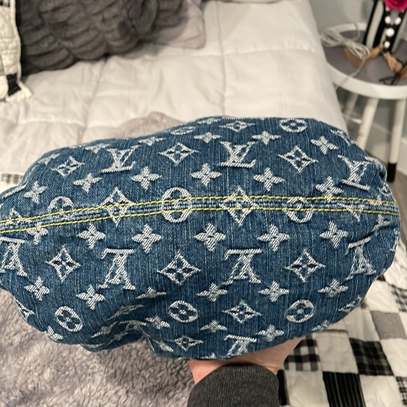 AUTHENTIC Louis Vuitton Pleaty denim bag. I purchased this bag in 2005. - Picture 4 of 17